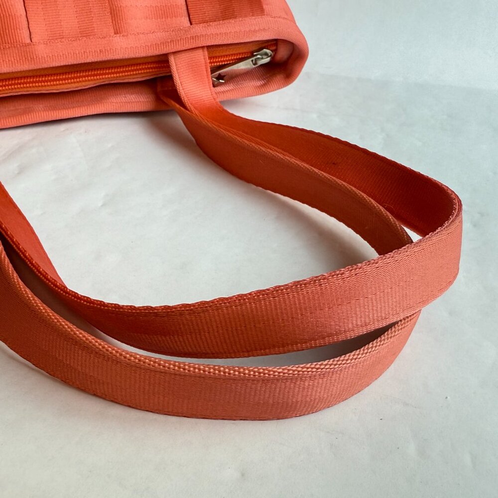 Harveys Peach Original Seatbelt Bag Medium Size with Zipper Closure - Picture 8 of 11